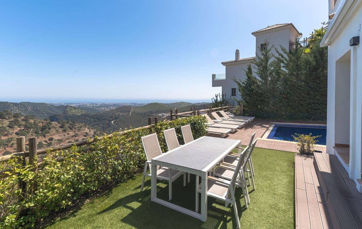 5 bedroom Villa for sale in Benahavis with pool - € 1,395,000 (Ref: 9997620)