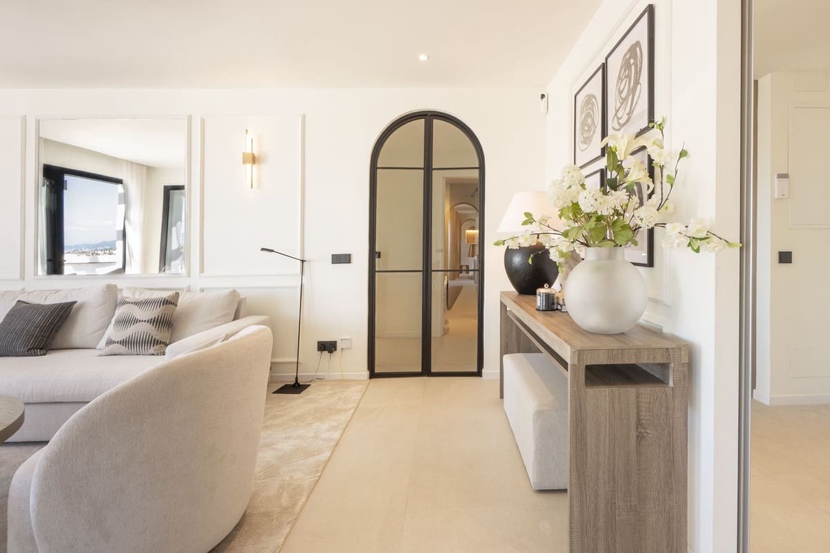 3 bedroom Apartment for sale in Benahavis with garage - € 1,395,000 (Ref: 9997621)
