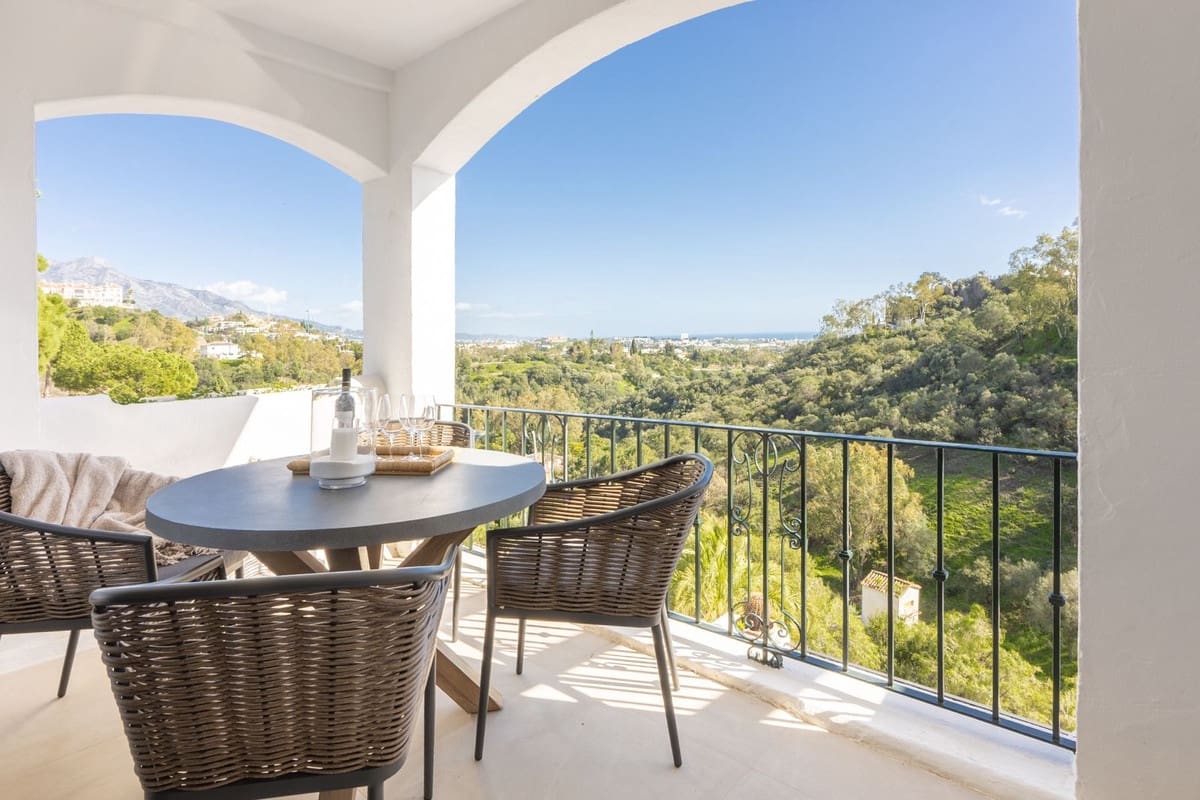 3 bedroom Apartment for sale in Benahavis with garage - € 1,395,000 (Ref: 9997621)