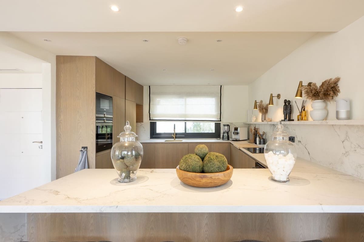 3 bedroom Apartment for sale in Benahavis with garage - € 1,395,000 (Ref: 9997621)