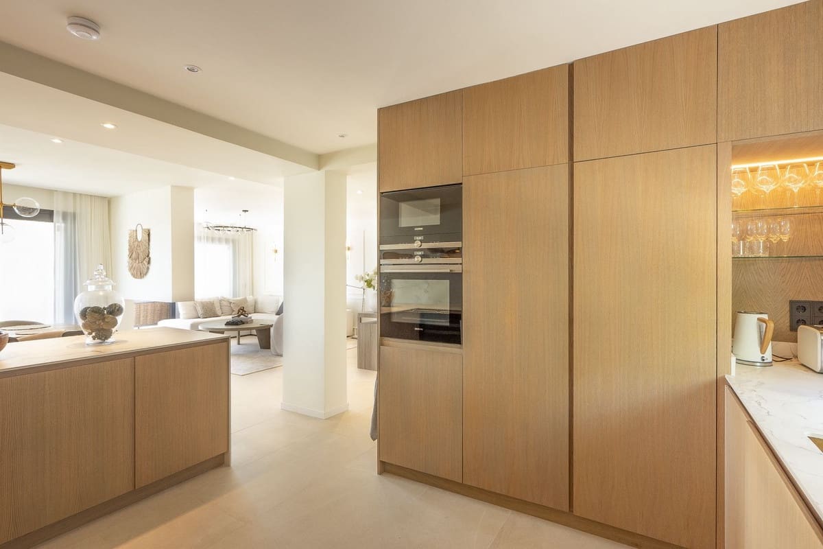 3 bedroom Apartment for sale in Benahavis with garage - € 1,395,000 (Ref: 9997621)