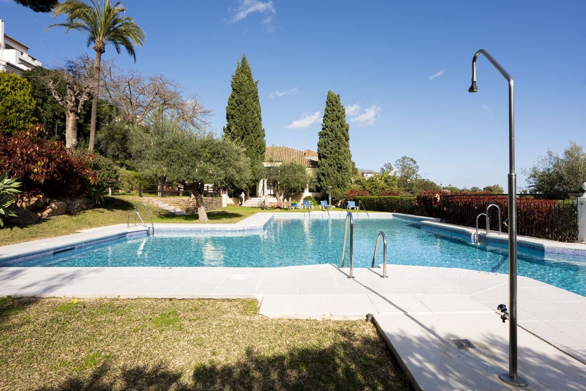 3 bedroom Apartment for sale in Benahavis with garage - € 1,395,000 (Ref: 9997621)