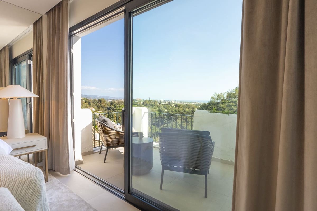 3 bedroom Apartment for sale in Benahavis with garage - € 1,395,000 (Ref: 9997621)