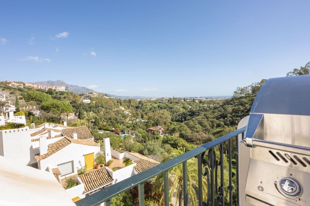 3 bedroom Apartment for sale in Benahavis with garage - € 1,395,000 (Ref: 9997621)