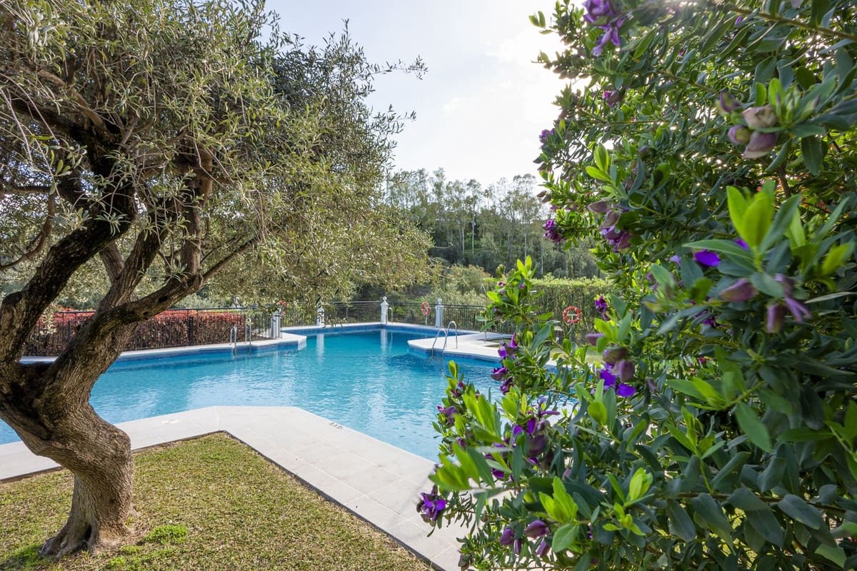3 bedroom Apartment for sale in Benahavis with garage - € 1,395,000 (Ref: 9997621)