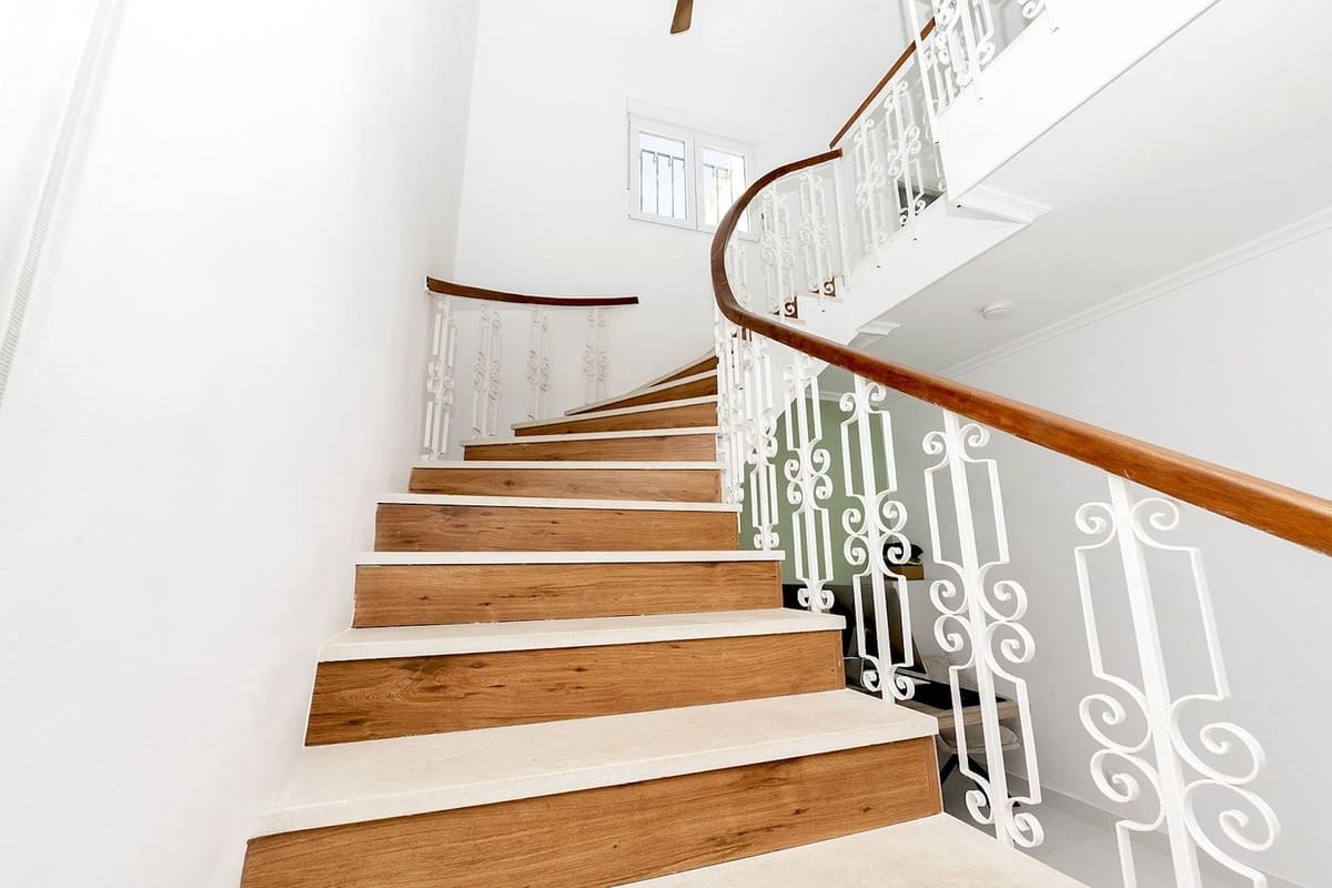 6 bedroom Villa for sale in Benalmadena with garage - € 1,450,000 (Ref: 9997622)