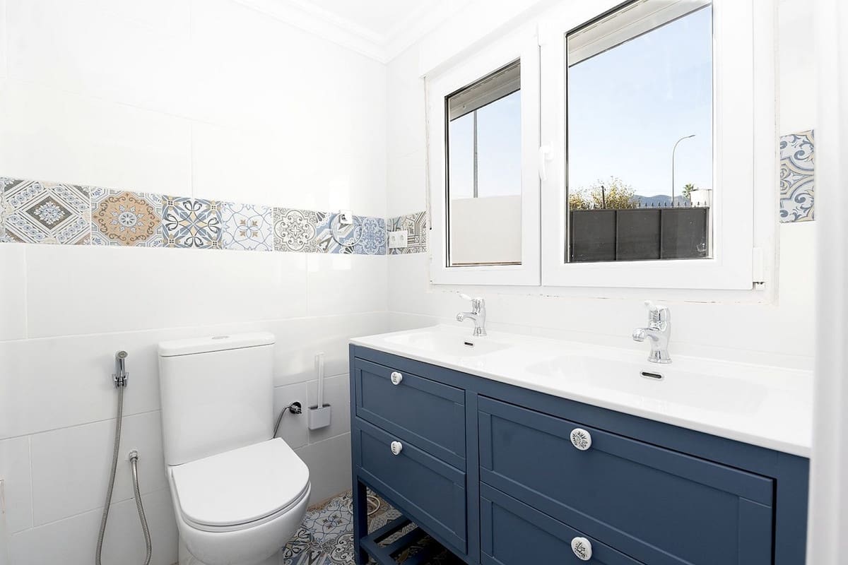 6 bedroom Villa for sale in Benalmadena with garage - € 1,450,000 (Ref: 9997622)
