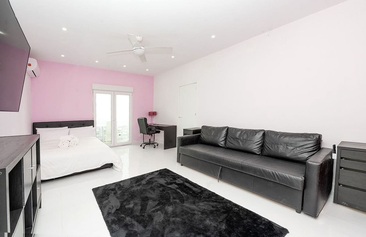 6 bedroom Villa for sale in Benalmadena with garage - € 1,450,000 (Ref: 9997622)