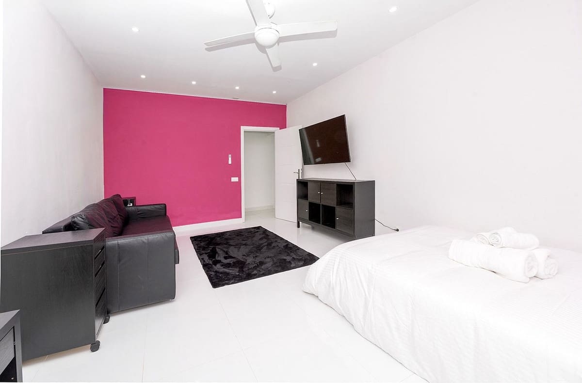 6 bedroom Villa for sale in Benalmadena with garage - € 1,450,000 (Ref: 9997622)