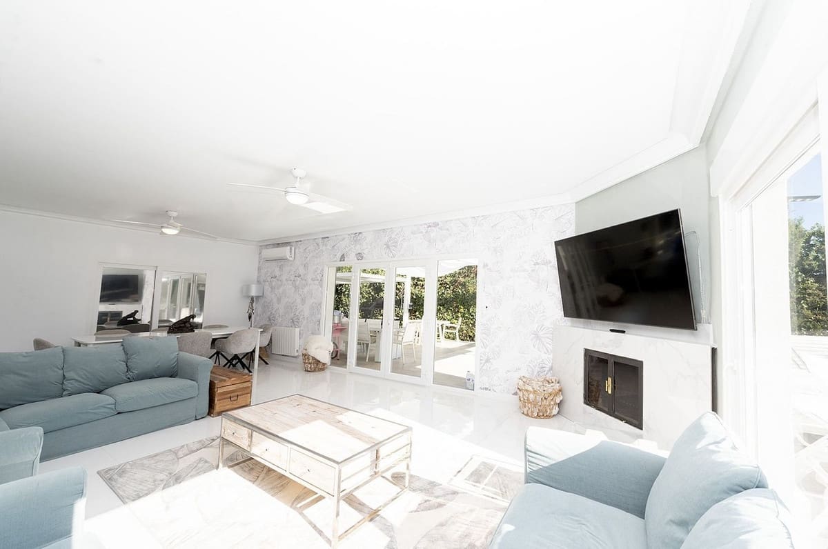 6 bedroom Villa for sale in Benalmadena with garage - € 1,450,000 (Ref: 9997622)