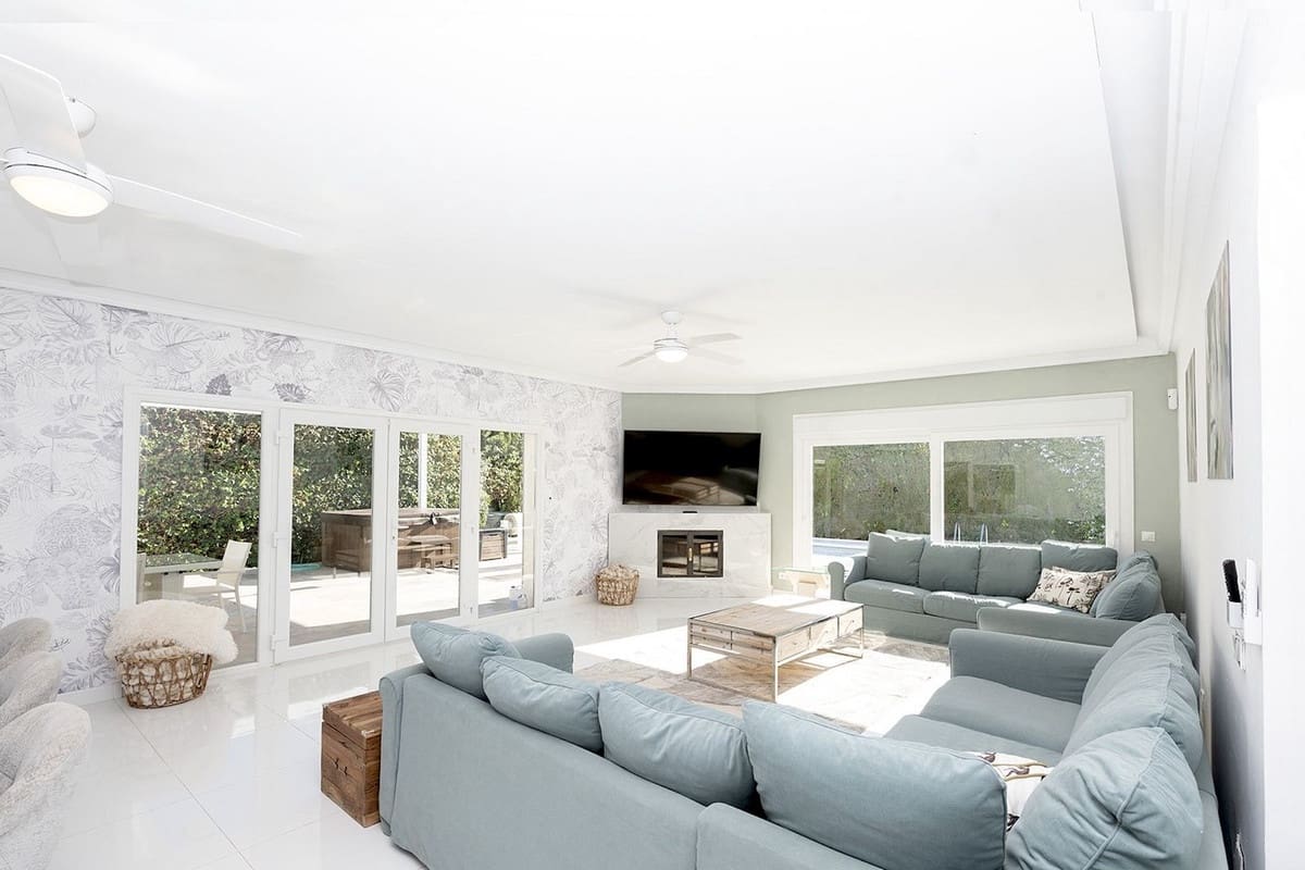 6 bedroom Villa for sale in Benalmadena with garage - € 1,450,000 (Ref: 9997622)