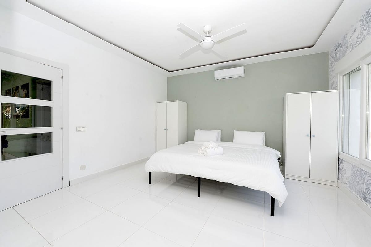 6 bedroom Villa for sale in Benalmadena with garage - € 1,450,000 (Ref: 9997622)
