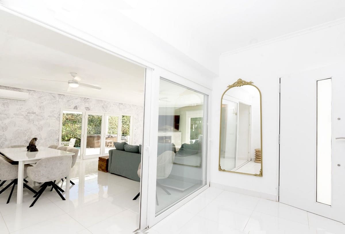 6 bedroom Villa for sale in Benalmadena with garage - € 1,450,000 (Ref: 9997622)