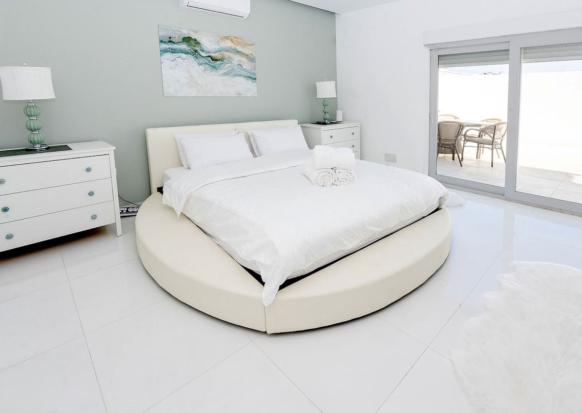 6 bedroom Villa for sale in Benalmadena with garage - € 1,450,000 (Ref: 9997622)