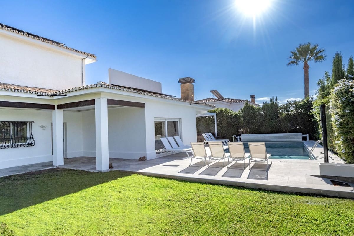 6 bedroom Villa for sale in Benalmadena with garage - € 1,450,000 (Ref: 9997622)