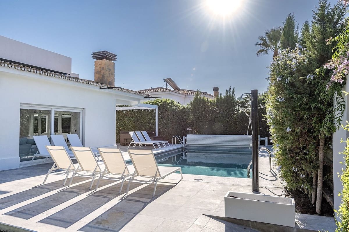 6 bedroom Villa for sale in Benalmadena with garage - € 1,450,000 (Ref: 9997622)