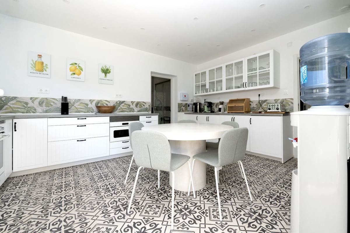 6 bedroom Villa for sale in Benalmadena with garage - € 1,450,000 (Ref: 9997622)