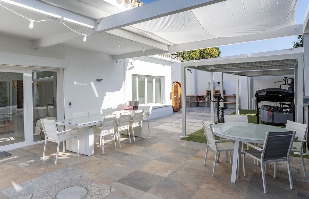 6 bedroom Villa for sale in Benalmadena with garage - € 1,450,000 (Ref: 9997622)