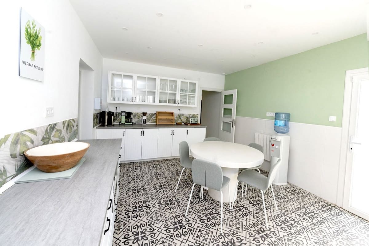 6 bedroom Villa for sale in Benalmadena with garage - € 1,450,000 (Ref: 9997622)