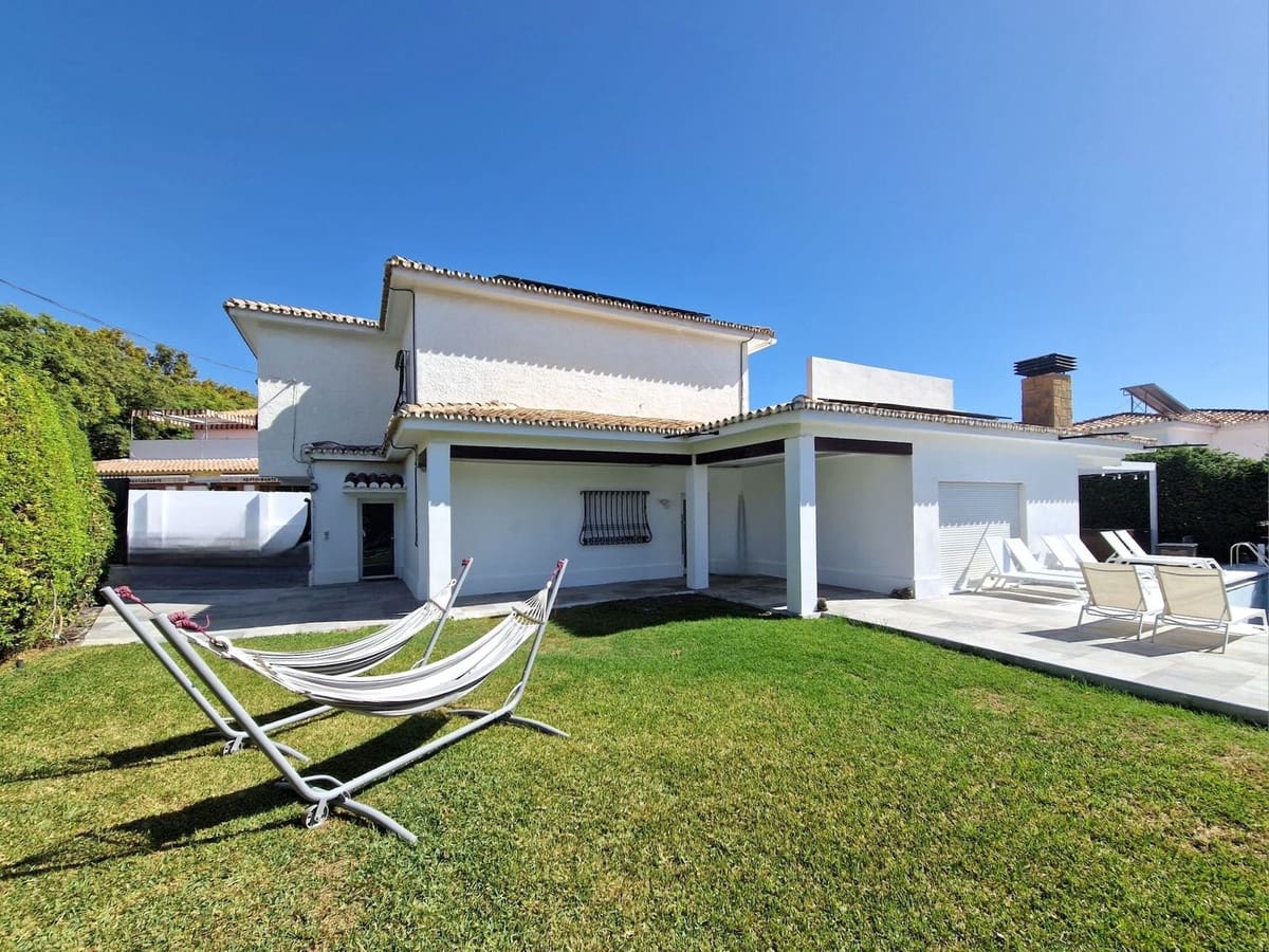 6 bedroom Villa for sale in Benalmadena with garage - € 1,450,000 (Ref: 9997622)