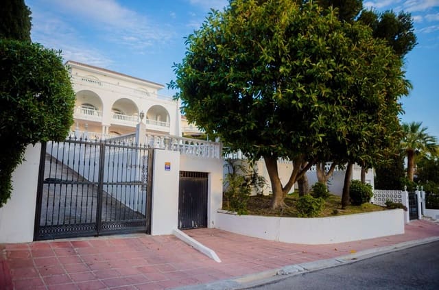 6 soverom Villa til salgs i Benalmádena med svømmebasseng garasje - € 1 585 000 (Ref: 9997624)