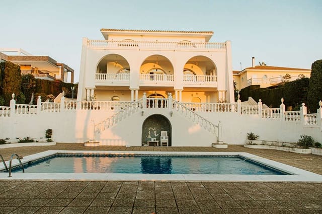 6 soverom Villa til salgs i Benalmádena med svømmebasseng garasje - € 1 585 000 (Ref: 9997624)