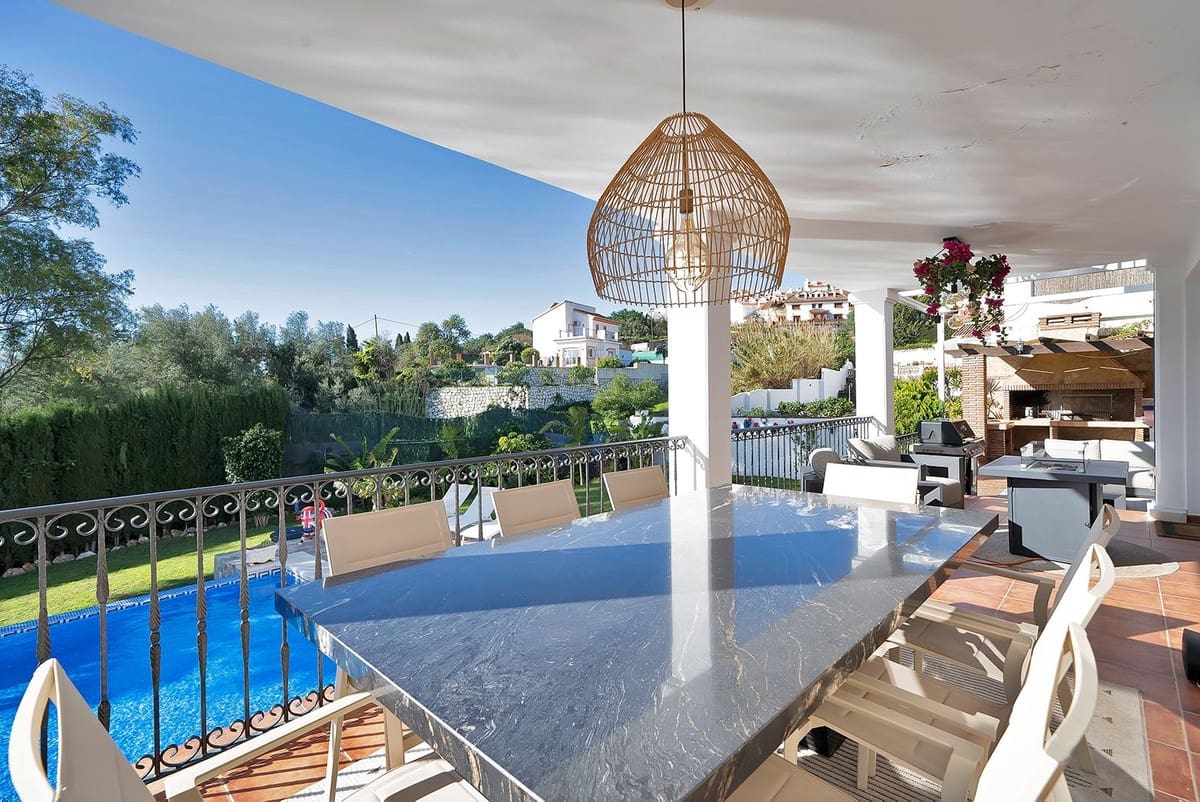 5 makuuhuone Huvila myytävänä paikassa Benalmadena - 1 600 000 € (Ref: 9997626)
