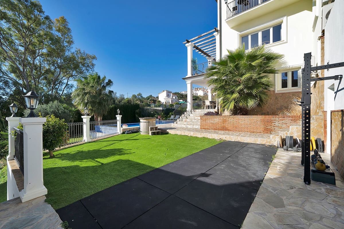 5 makuuhuone Huvila myytävänä paikassa Benalmadena - 1 600 000 € (Ref: 9997626)