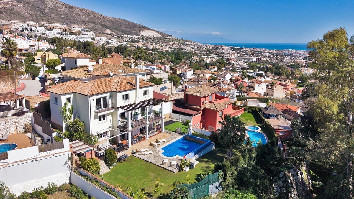 5 makuuhuone Huvila myytävänä paikassa Benalmadena - 1 600 000 € (Ref: 9997626)