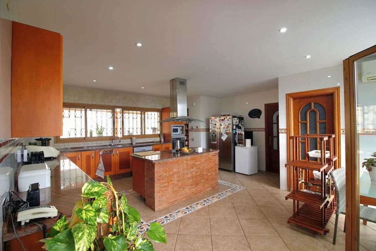 6 soveværelse Villa til salg i Benalmadena med garage - € 1.600.000 (Ref: 9997629)