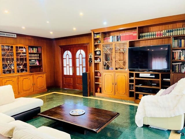 6 sypialnia Willa na sprzedaż w Benalmádena z basenem garażem - 1 600 000 € (Ref: 9997629)