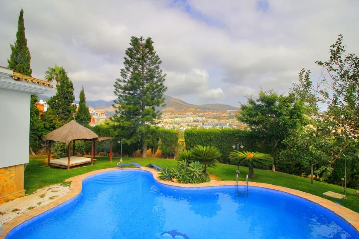 6 soveværelse Villa til salg i Benalmadena med garage - € 1.600.000 (Ref: 9997629)