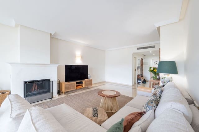 2 sypialnia Apartament na sprzedaż w Los Monteros, Marbella z garażem - 1 750 000 € (Ref: 9997632)