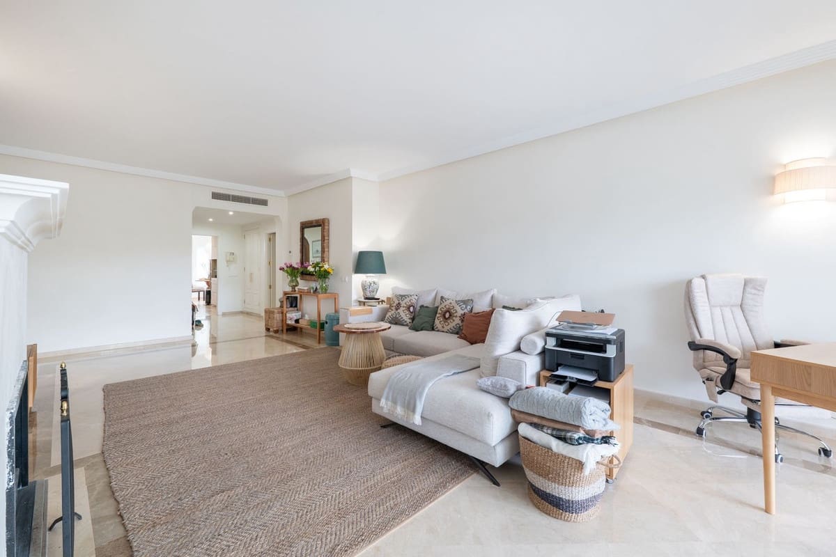 2 sypialnia Apartament na sprzedaż w Los Monteros z garażem - 1 750 000 € (Ref: 9997632)