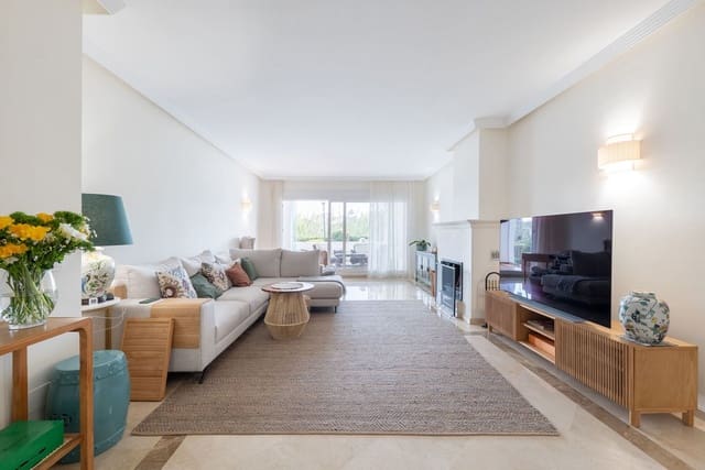 2 sypialnia Apartament na sprzedaż w Los Monteros, Marbella z garażem - 1 750 000 € (Ref: 9997632)