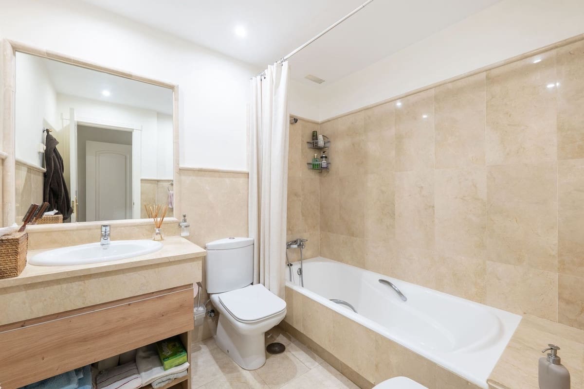 2 sypialnia Apartament na sprzedaż w Los Monteros z garażem - 1 750 000 € (Ref: 9997632)