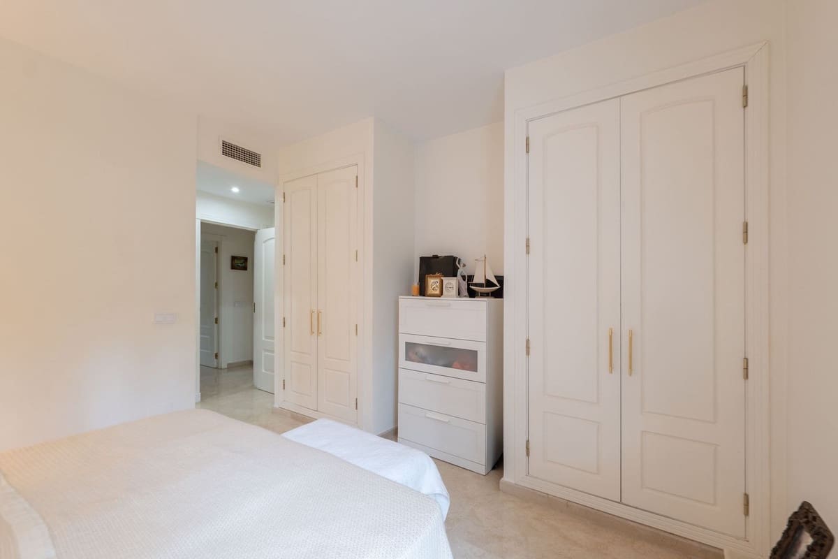 2 sypialnia Apartament na sprzedaż w Los Monteros z garażem - 1 750 000 € (Ref: 9997632)