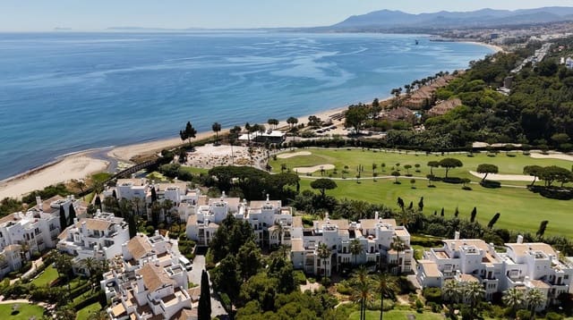 2 sypialnia Apartament na sprzedaż w Los Monteros, Marbella z garażem - 1 750 000 € (Ref: 9997632)
