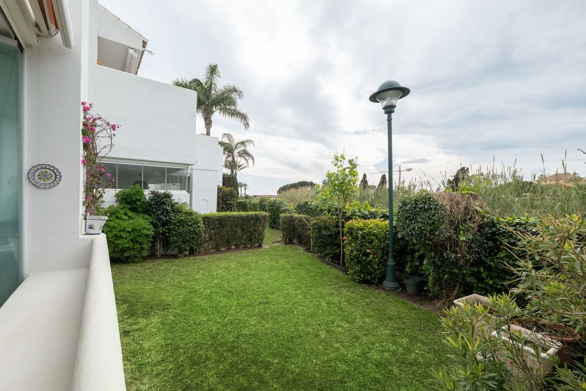 2 sypialnia Apartament na sprzedaż w Los Monteros z garażem - 1 750 000 € (Ref: 9997632)