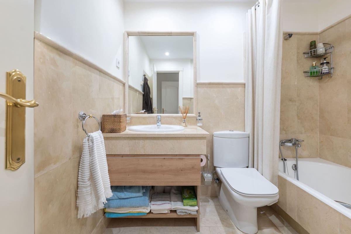 2 sypialnia Apartament na sprzedaż w Los Monteros z garażem - 1 750 000 € (Ref: 9997632)