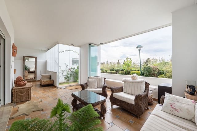 2 sypialnia Apartament na sprzedaż w Los Monteros, Marbella z garażem - 1 750 000 € (Ref: 9997632)