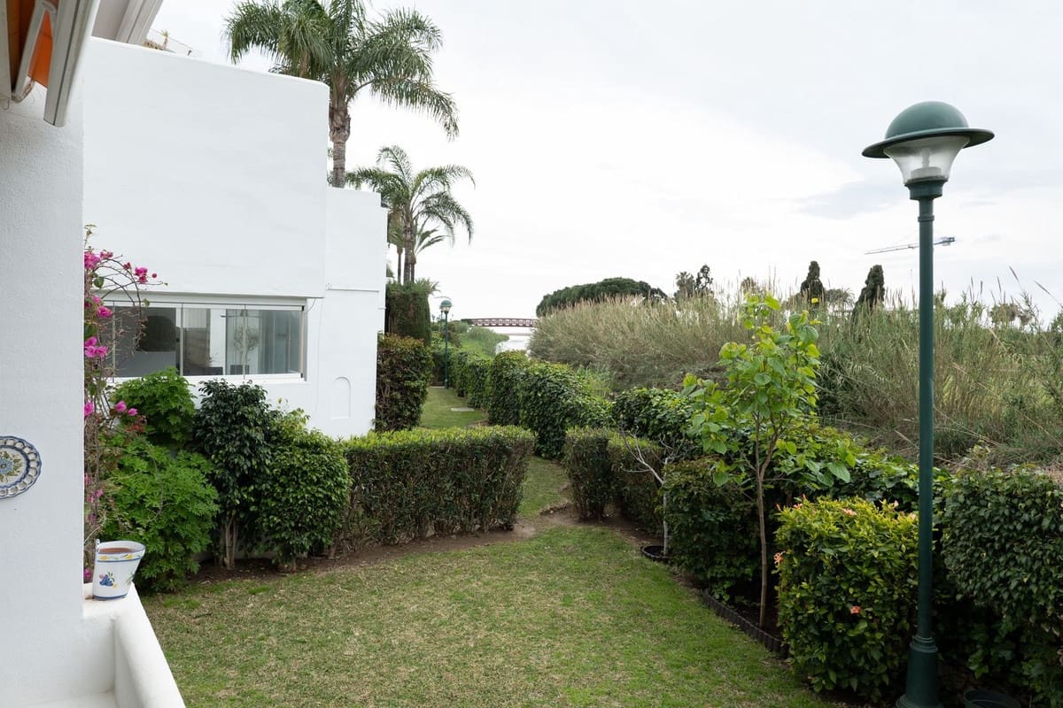 2 sypialnia Apartament na sprzedaż w Los Monteros z garażem - 1 750 000 € (Ref: 9997632)