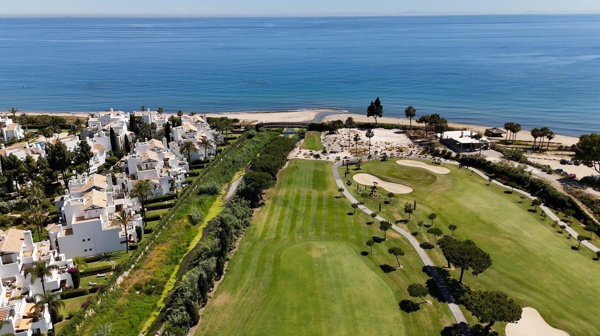2 sypialnia Apartament na sprzedaż w Los Monteros z garażem - 1 750 000 € (Ref: 9997632)