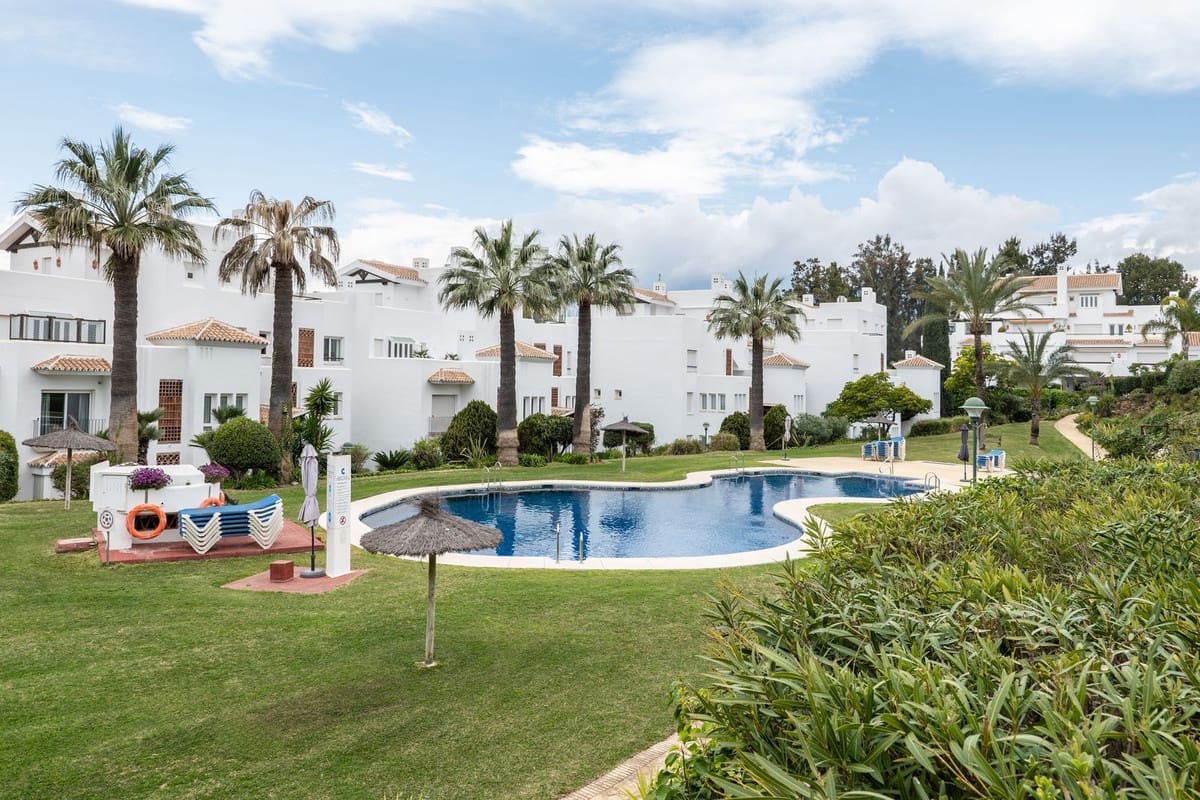 2 sypialnia Apartament na sprzedaż w Los Monteros z garażem - 1 750 000 € (Ref: 9997632)