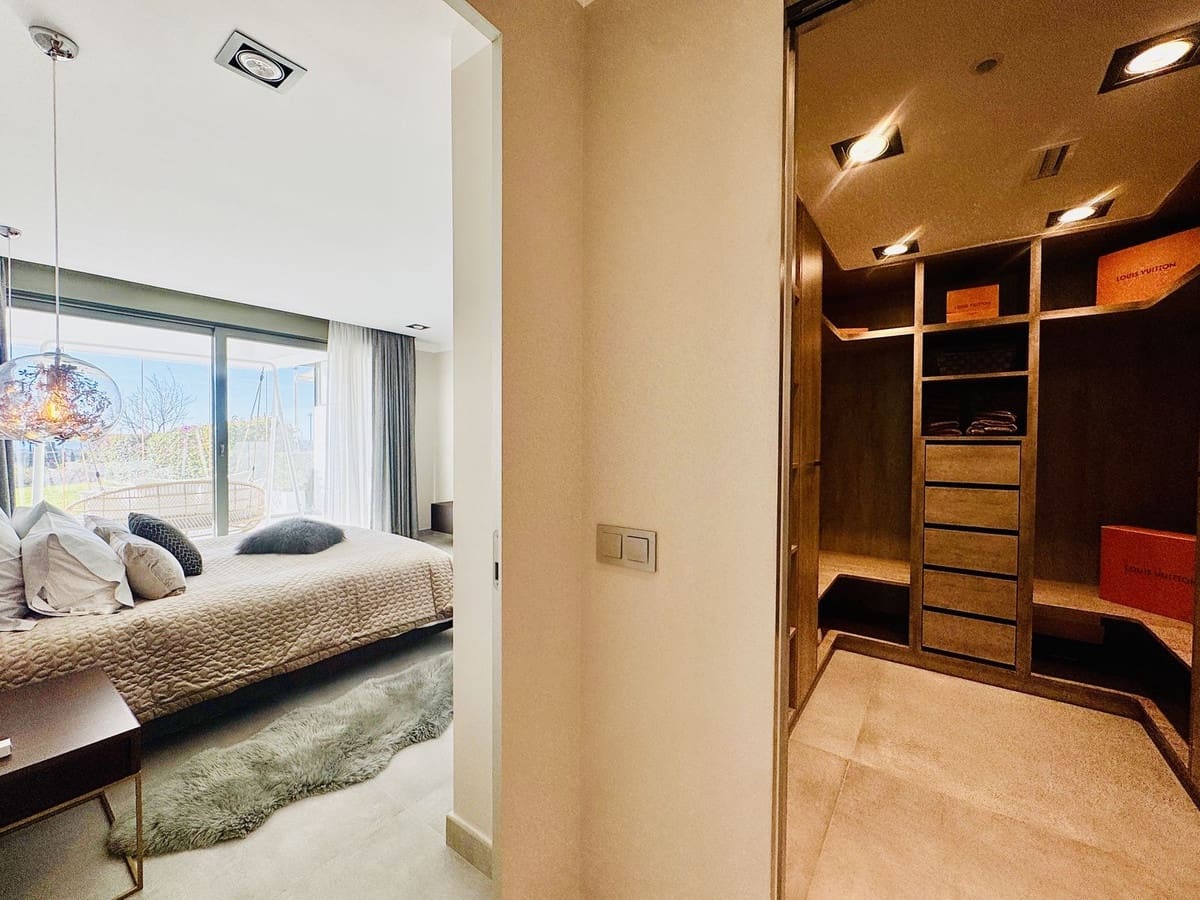 4 soveværelse Lejlighed til salg i Los Flamingos med garage - € 1.795.000 (Ref: 9997633)