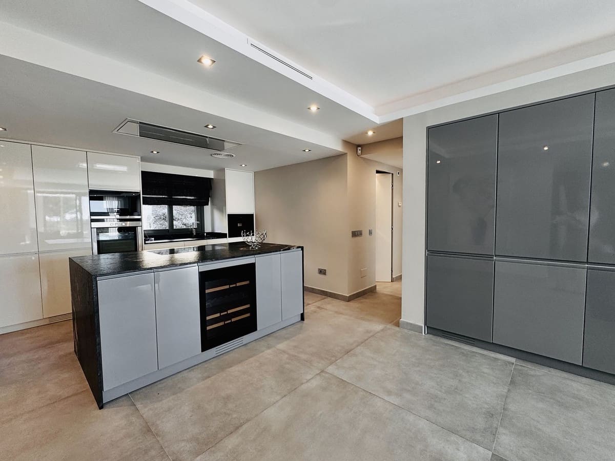4 soveværelse Lejlighed til salg i Los Flamingos med garage - € 1.795.000 (Ref: 9997633)