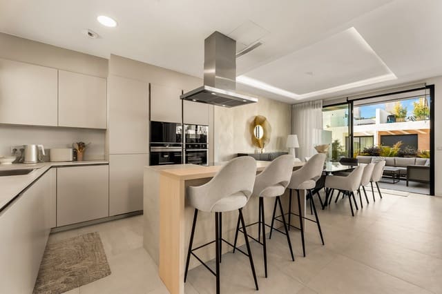 5 sovrum Hus till salu i Río Real, Marbella med pool - 1 950 000 € (Ref: 9997634)