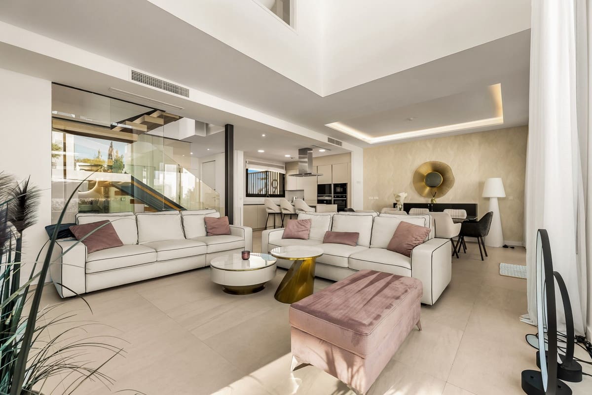 5 sovrum Hus till salu i Rio Real med pool - 1 950 000 € (Ref: 9997634)