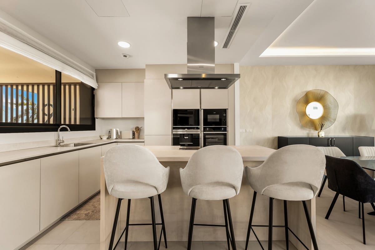 5 sovrum Hus till salu i Rio Real med pool - 1 950 000 € (Ref: 9997634)
