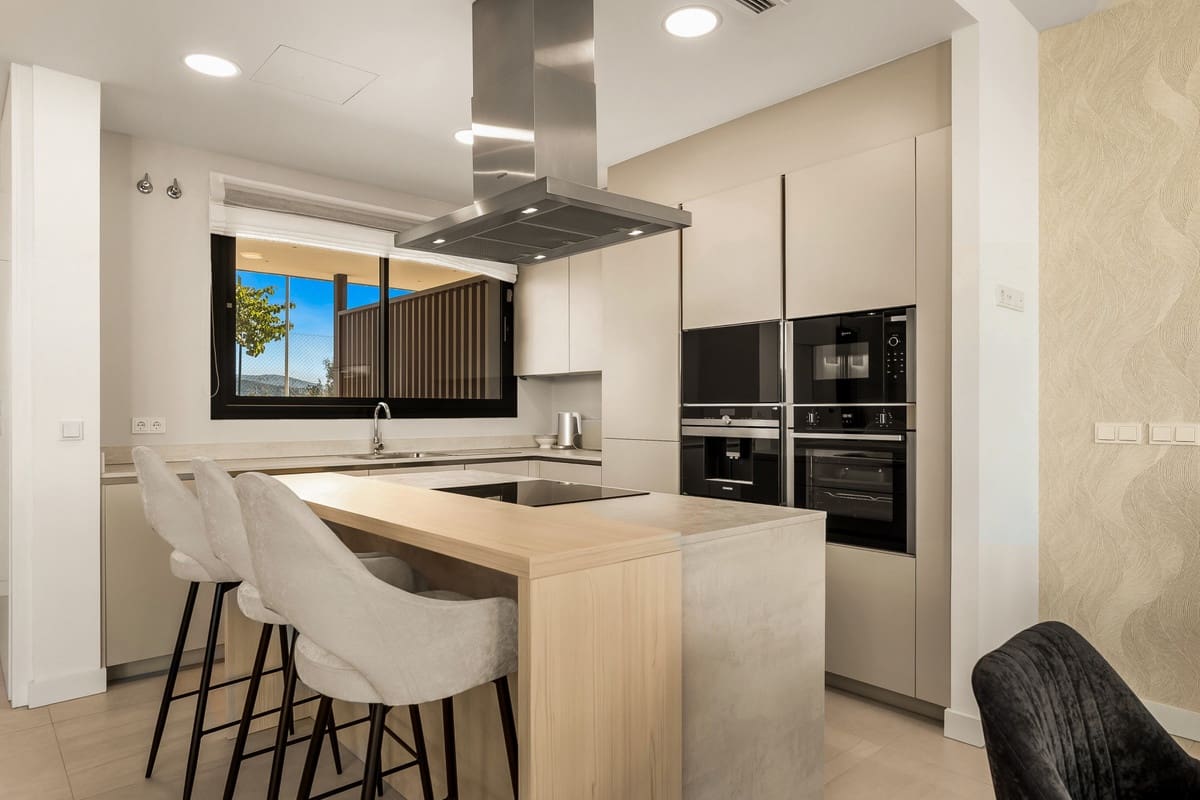 5 sovrum Hus till salu i Rio Real med pool - 1 950 000 € (Ref: 9997634)